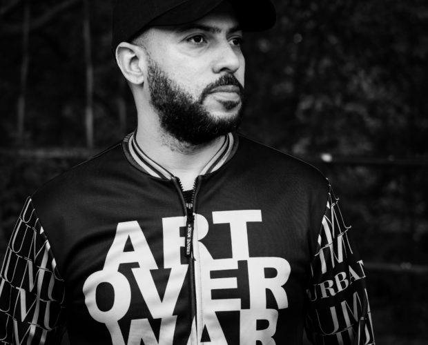 URBANE MUSE® CHRIS SMITH KRIS KROSS